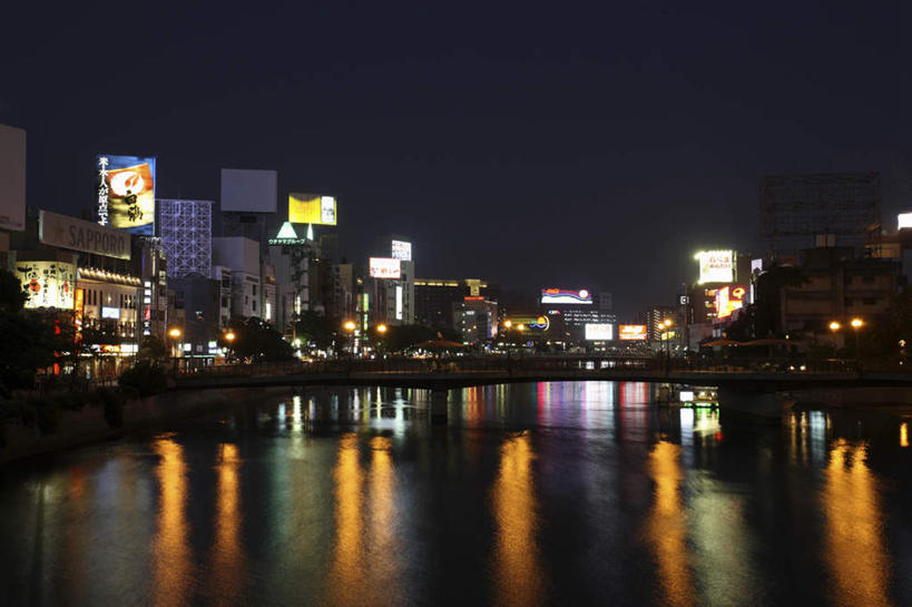 无人,高楼大厦,横图,室外,白天,正面,度假,河流,美景,树林,水,植物,城市风光,城市,大厦,建筑,摩天大楼,福冈县,日本,亚洲,许多,阴影,光线,日文,标志,文字,影子,字符,河水,景观,水流,灯光,娱乐,标识,建设,树,树木,蓝色,绿色,蓝天,天空,自然,天,享受,休闲,景色,放松,生长,成长,自然风光,东亚,福冈,日本国,九州本岛,九州,九州岛,九州地方,日语,彩图,大楼,高层建筑,高楼,摩天楼