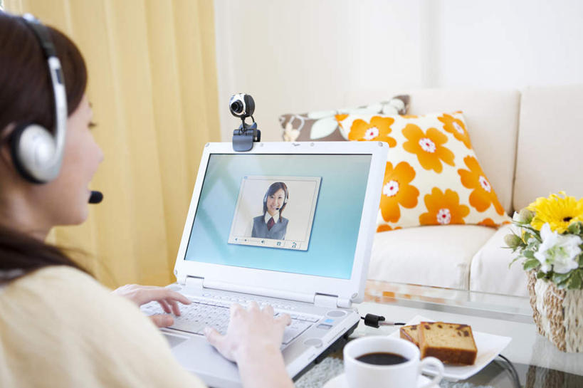 点心,面包,咖啡,东方人,一个人,商务人士,商务女性,坐,横图,室内,白天,快乐,满意,幸福,电脑,笔记本电脑,花海,花圃,植物,窗帘,靠垫,沙发,杯子,叶子,亚洲,仅一个年轻女性,仅一个女性,仅一个人,两片,戴,敲打,套装,装饰,盛开,网络,瓷器,花篮,墙,食品,面点,咖啡杯,靠枕,摄像头,陶瓷制品,音响,一杯,音乐,花蕾,注视,黄种人,娱乐,输入,通讯设备,墙壁,墙面,花,花瓣,花朵,花卉,鲜花,食物,糕点,饮料,两朵,两个,一个,背面,黄色,绿色,白色,黑色,帘子,盘子,耳机,抱枕,枕头,花丛,花束,花田,花苞,花蕊,打字,观察,看,享受,休闲,温馨,橙色,遮阳,放松,乐趣,单个,观看,点击,华丽,修饰,敲击,点缀,戴着,察看,提神,无线,舒适,享乐,关注,瓷杯,醒脑,通信设备,商务装,无线网络,无线上网,便携式电脑,工薪阶层,衬托,美观,雅致,雅观,软饮料,按键,手提电脑,年轻女性,女人,女性,亚洲人,白领,上班族,坐着,半身,彩图,皮沙发