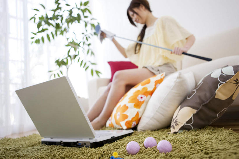 东方人,腿部,脚,脚趾,脚趾甲,腿,一个人,坐,横图,室内,白天,仰视,电脑,笔记本电脑,沙发,金属制品,亚洲,仅一个年轻女性,仅一个女性,仅一个人,一块,擦,服装,朦胧,模糊,网络,金属,高尔夫,高尔夫球,毯子,棕色,注视,休闲装,黄种人,光脚,通讯设备,三个,衣服,粉色,黄色,绿色,观察,看,休闲,辫子,赤脚,休闲服,擦拭,服饰,观看,一台,察看,无线,高尔夫球杆,关注,通信设备,无线网络,布艺沙发,无线上网,便携式电脑,高尔夫运动,高尔夫球具,手提电脑,年轻女性,女人,女性,亚洲人,脚指甲,长发,坐着,彩图,低角度拍摄,全身