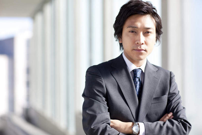 东方人,一个人,商务人士,商务男性,站,双手交叉,横图,室内,白天,正面,衬衫,亚洲,仅一个男性,仅一个人,阴影,套装,朦胧,模糊,光线,影子,走道,走廊,过道,注视,黄种人,仅一个年轻男性,黑色,阳光,观察,看,靠,靠着,站着,观看,察看,双手抱胸,关注,商务装,工薪阶层,男人,男性,年轻男性,亚洲人,白领,上班族,站立,半身,彩图,衬衣,短发