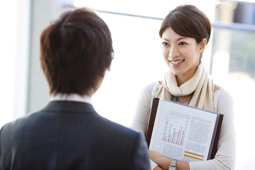 东方人,背部,两个人,同事,商务人士,商务男性,商务女性,站,捧,笑,微笑,露齿笑,横图,室内,白天,正面,衬衫,成功,合作,团队,集体,信心,亚洲,一本,一条,盘绕,套装,朦胧,模糊,装饰,环绕,围绕,材料,档案,文件,环抱,黄种人,队伍,相视,白色,围巾,资料,站着,温暖,面对面,缭绕,围脖,对视,保暖,华丽,点缀,领导,御寒,成就,文档,相对,商务装,合伙,领袖,工薪阶层,相看,衬托,美观,雅致,雅观,男人,男性,年轻男性,年轻女性,女人,女性,亚洲人,白领,上班族,端,端着,捧着,手捧,站立,半身,彩图,衬衣