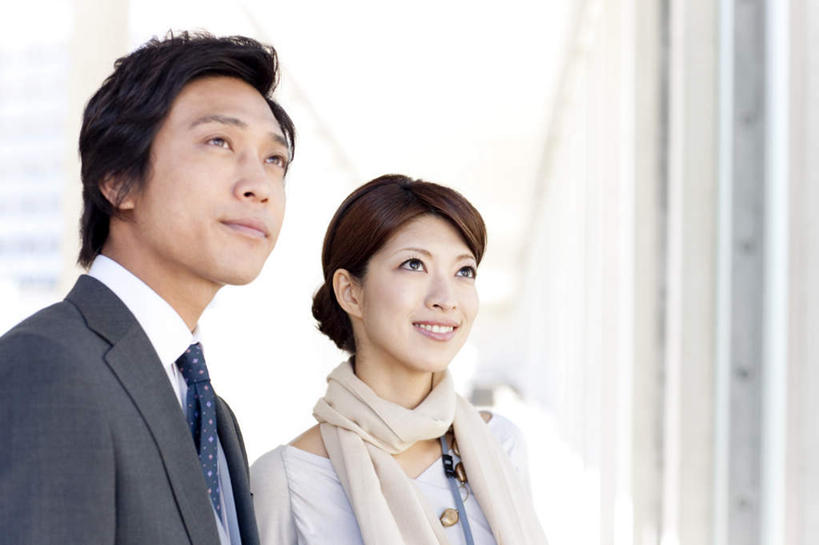 东方人,脸,头,脸颊,两个人,同事,商务人士,商务男性,商务女性,站,横图,室内,特写,白天,正面,衬衫,成功,合作,团队,集体,信心,亚洲,一条,盘绕,套装,朦胧,模糊,装饰,环绕,围绕,走道,走廊,过道,环抱,注视,黄种人,队伍,肩膀,白色,围巾,观察,看,站着,温暖,缭绕,围脖,观看,保暖,华丽,点缀,察看,领导,御寒,成就,关注,商务装,合伙,领袖,工薪阶层,衬托,美观,雅致,雅观,男人,男性,年轻男性,年轻女性,女人,女性,亚洲人,头部,脸部,脸蛋,面部,白领,上班族,抬头,仰头,站立,半身,彩图,衬衣