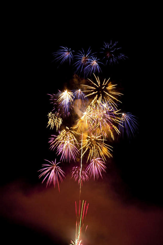 无人,竖图,彩色,室外,特写,夜晚,仰视,爆炸,烟火,日本,亚洲,许多,黑色背景,光线,光泽,光芒,辉煌,美丽,照射,扩散,粉色,黄色,紫色,焰火,灿烂,闪耀,闪烁,壮丽,礼花,照耀,五彩缤纷,光辉,东亚,烂漫,本州,本州岛,日本国,中部地方,山梨,山梨县,花炮,礼花炮,绚烂,毫光,闪动,闪灼,灿艳,绮丽,绚丽,烟花,彩图,低角度拍摄