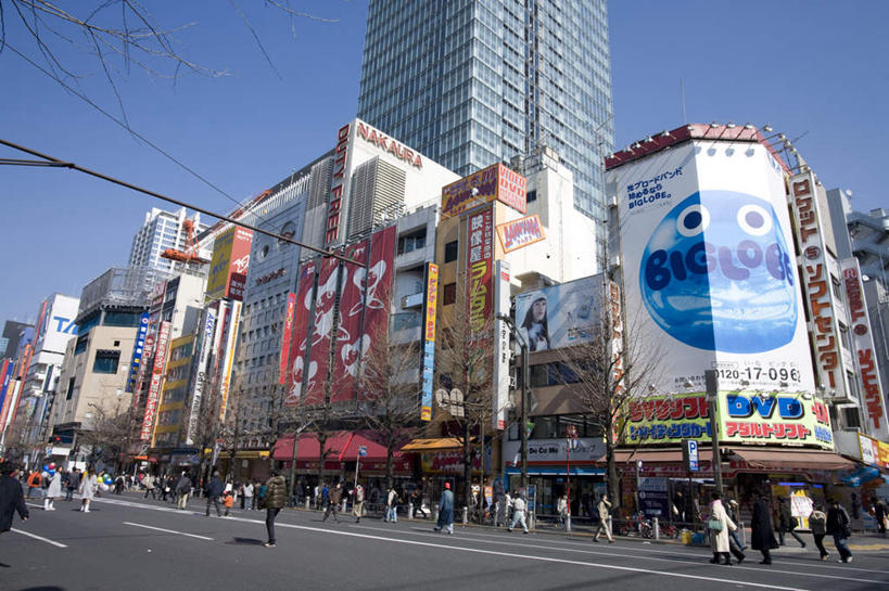 背部,商店,走,横图,室外,白天,侧面,购物,旅游,度假,消费,标志建筑,超市,道路,地标,建筑,路,公路,东京,日本,亚洲,许多,日文,标志,文字,字符,建筑群,交通,许多人,娱乐,标识,建设,海报,红色,蓝色,白色,蓝天,天空,天,一群人,享受,休闲,放松,金融,百货,千代田区,晴朗,秋叶原,选购,贸易,百货公司,东亚,本州,万里无云,关东地方,本州岛,日本国,东京都,日语,血拼,男人,男性,年轻男性,年轻女性,女人,女性,晴空,晴空万里,马路,步行,散步,走路,彩图,全身,购物商场,购物中心,商业中心