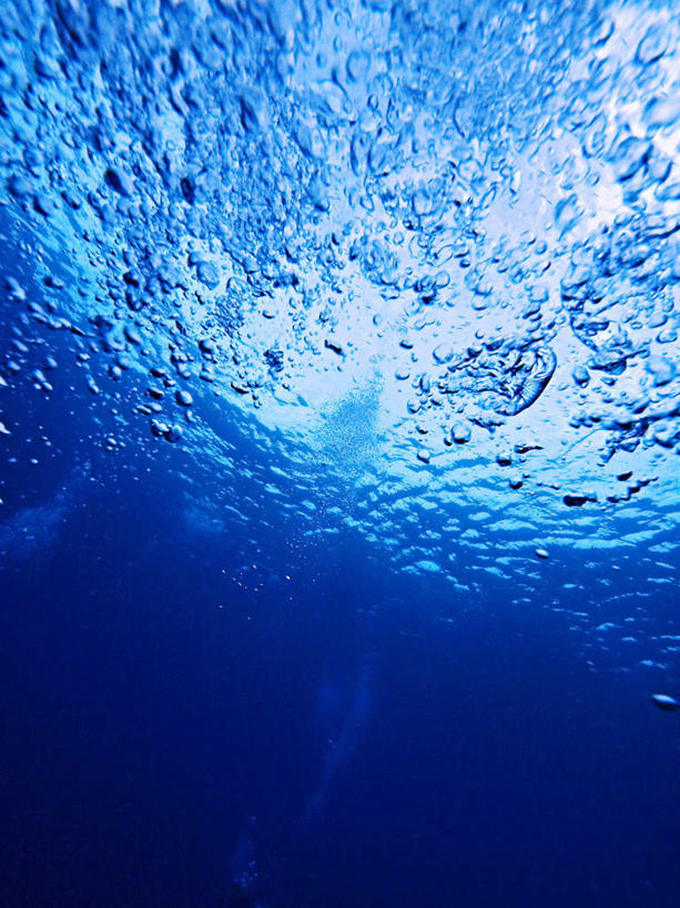 无人,竖图,室外,白天,仰视,旅游,度假,海浪,海洋,美景,日本,亚洲,景观,浪花,娱乐,冲绳,水泡,蓝色,自然,海水,泡泡,享受,休闲,景色,放松,冲绳县,自然风光,海景,东亚,琉球群岛,日本国,九州地方,大海,风浪,海,海水的波动,近岸浪,涌浪,彩图,低角度拍摄