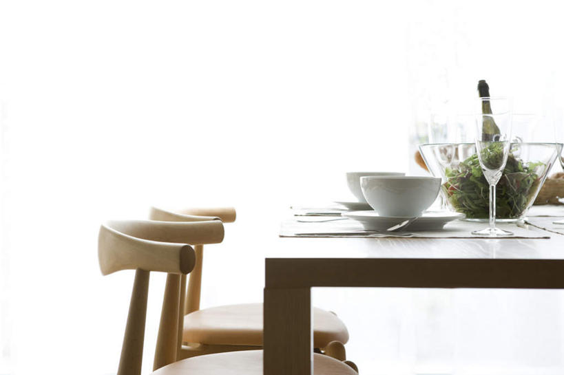 葡萄酒,无人,客厅,横图,室内,白天,正面,奢侈,快乐,餐桌,桌子,杯子,餐具,椅子,瓷器,碟子,高脚杯,盘,盆子,勺子,木椅,咖啡杯,陶瓷制品,浪漫,玻璃制品,酒,饮料,盘子,酒杯,调羹,碟,汤匙,香槟,诱惑,餐台,起居室,瓷杯,香槟杯,气泡酒,起泡酒,汽酒,玻璃杯,彩图,高兴,欢笑