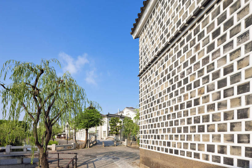 无人,家,栏杆,横图,室外,白天,仰视,度假,美景,树林,植物,城市风光,城市,道路,路,柳树,照明,日本,亚洲,阴影,反射,影子,房屋,屋子,景观,云,云朵,公寓,围栏,小路,灯光,交通,云彩,娱乐,洋房,护栏,楼房,住宅,灯,树,树木,蓝色,绿色,白云,蓝天,天空,自然,灯具,落地灯,天,享受,休闲,景色,放松,生长,晴朗,成长,照亮,照明设备,东亚,本州,本州岛,日本国,中国地方,冈山,冈山县,仓敷市,晴空,彩图,低角度拍摄,房子