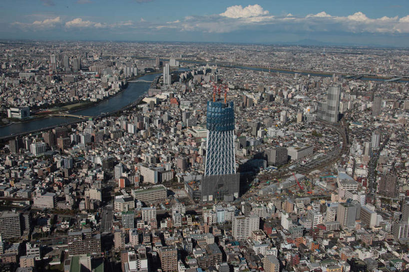 无人,高楼大厦,横图,全景,俯视,航拍,室外,白天,度假,河流,美景,树林,水,天际线,植物,城市风光,城市,大桥,大厦,道路,建筑,立交桥,路,摩天大楼,桥梁,公路,汽车,东京,日本,亚洲,阴影,光线,影子,河水,景观,水流,云,云朵,高架,建筑群,斜拉桥,塔,桥,交通,云彩,娱乐,建设,车,树,树木,蓝色,绿色,白云,蓝天,天空,阳光,自然,交通工具,轿车,天,享受,休闲,景色,放松,生长,晴朗,成长,鸟瞰,载具,东亚,本州,关东地方,本州岛,日本国,东京都,荒川区,天空树塔,晴空,马路,彩图,高角度拍摄,大楼,高层建筑,高楼,摩天楼