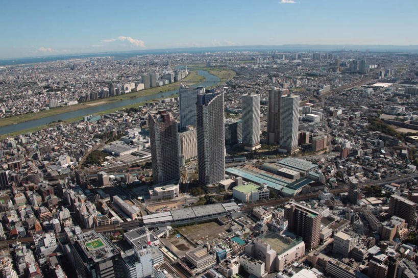 无人,家,高楼大厦,横图,全景,俯视,航拍,室外,白天,度假,草地,草坪,河流,美景,山,山脉,树林,水,天际线,植物,城市风光,城市,大桥,大厦,道路,建筑,立交桥,路,摩天大楼,桥梁,公路,车站,神奈川,日本,亚洲,阴影,光线,影子,房屋,屋子,地平线,河水,景观,山峰,水流,云,云朵,高架,斜拉桥,桥,辽阔,地面,交通,山峦,神奈川县,云彩,娱乐,楼房,住宅,草,树,树木,蓝色,绿色,白云,蓝天,天空,阳光,自然,群山,天,享受,休闲,广阔,景色,放松,生长,成长,一望无际,鸟瞰,延伸,东亚,本州,川崎,关东地方,本州岛,日本国,天地相交,无边无际,一马平川,马路,彩图,高角度拍摄,房子,大楼,高层建筑,高楼,摩天楼