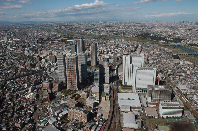 无人,家,高楼大厦,横图,全景,俯视,航拍,室外,白天,度假,草地,草坪,河流,美景,山,山脉,树林,水,天际线,植物,城市风光,城市,大桥,大厦,道路,建筑,立交桥,路,摩天大楼,桥梁,公路,车站,神奈川,日本,亚洲,阴影,光线,影子,房屋,屋子,河水,景观,山峰,水流,云,云朵,高架,斜拉桥,桥,交通,山峦,神奈川县,云彩,娱乐,楼房,住宅,草,树,树木,蓝色,绿色,白云,蓝天,天空,阳光,自然,群山,天,享受,休闲,景色,放松,生长,成长,鸟瞰,东亚,本州,川崎,关东地方,本州岛,日本国,马路,彩图,高角度拍摄,房子,大楼,高层建筑,高楼,摩天楼