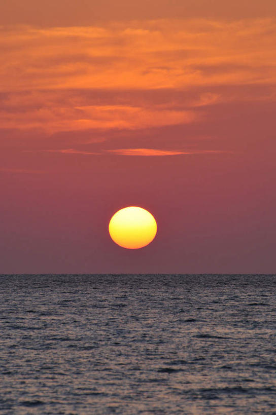 无人,竖图,室外,白天,正面,旅游,度假,日出,海浪,海洋,美景,太阳,日本,亚洲,阴影,光线,影子,景观,浪花,水平线,乌云,云,云朵,辽阔,朝霞,晨曦,海平线,黎明,娱乐,冲绳,黄色,天空,阳光,自然,海水,天,享受,休闲,广阔,景色,放松,一望无际,冲绳县,自然风光,海景,东亚,琉球群岛,日本国,九州地方,宫古岛,宫古列岛,无边无际,一马平川,大海,风浪,海,海水的波动,近岸浪,涌浪,朝阳,彩图,破晓,水天相接,水天一线