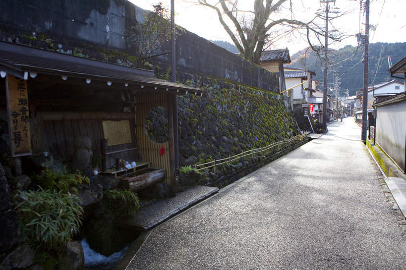 无人,横图,室外,白天,正面,旅游,度假,美景,植物,城市风光,城市,道路,路,日本,亚洲,阴影,节日,装饰,光线,木制,日文,标志,挂牌,盆栽,文字,影子,字符,屋子,景观,小路,盆景,交通,文化,娱乐,标识,一个,黄色,蓝色,绿色,黑色,蓝天,天空,阳光,自然,木制品,天,祈祷,享受,休闲,健康,景色,放松,许愿,宗教,信仰,生长,晴朗,单个,成长,纪念,华丽,修饰,祈求,点缀,东亚,菩萨,本州,万里无云,一尊,本州岛,日本国,中部地方,岐阜,岐阜县,日语,衬托,美观,雅致,雅观,地藏王菩萨,地藏,地藏菩萨,地藏王,平安,晴空,晴空万里,彩图,房子