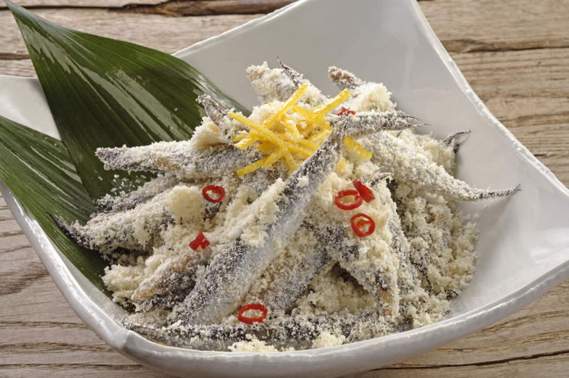 海鲜,无人,横图,俯视,室内,特写,白天,烹饪,餐桌,萝卜,胡萝卜,餐具,叶子,两片,许多,切片,阴影,装饰,反射,碟子,盘,影子,粽叶,日本料理,料理,食品,绿叶,水产,菜肴,美食,海洋生物,食物,一个,盘子,碟,日式料理,日式,嫩叶,佳肴,单个,餐台,华丽,修饰,点缀,水生动物,海产品,水生物,海底动物,箬叶,芦苇叶,衬托,美观,雅致,雅观,豆渣,叶,叶片,红萝卜,甘荀,彩图,高角度拍摄