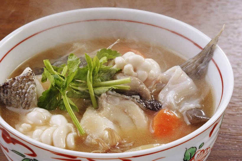 海鲜,无人,横图,俯视,室内,特写,白天,烹饪,雾,餐桌,餐具,阴影,沸腾,反射,蒸汽,影子,香菜,汤,日本料理,料理,食品,水蒸气,水产,菜肴,美食,海洋生物,食物,一个,碗,日式料理,日式,佳肴,单个,餐台,配菜,水生动物,海产品,水生物,海底动物,胡菜,香荽,原荽,园荽,芫荽,蒸发,胡荽,莞荽,芫茜,芫蓿,莚葛草,莚荽菜,进餐用具,烹调用具,彩图,高角度拍摄