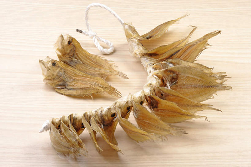 海鲜,无人,横图,俯视,室内,特写,白天,烹饪,餐桌,桌子,比目鱼,一排,许多,阴影,整齐,反射,鱼,影子,鱼干,日本料理,料理,食品,水产,菜肴,美食,海洋生物,食物,排列,绳子,日式料理,日式,摄影,佳肴,影棚,餐台,绳索,扎,队列,水生动物,海产品,水生物,海底动物,鲽鱼,彩图,高角度拍摄,影棚拍摄,拍摄