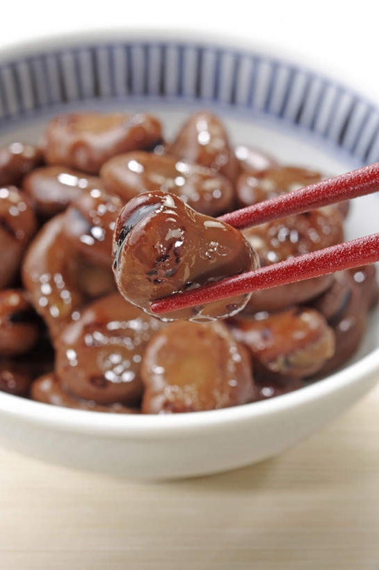 无人,竖图,俯视,室内,特写,白天,烹饪,植物,餐桌,筷子,桌子,蔬菜,餐具,许多,阴影,新鲜,反射,影子,陶瓷,豆类,豆子,日本料理,料理,食品,蚕豆,胡豆,佛豆,川豆,倭豆,罗汉豆,深褐色,陶瓷制品,文化,传统,菜肴,美食,食物,红色,蓝色,容器,碗,日式料理,日式,佳肴,有机食品,绿色食品,餐台,储藏,礼节,储存,礼仪,豆科,进餐用具,彩图,高角度拍摄,贮存