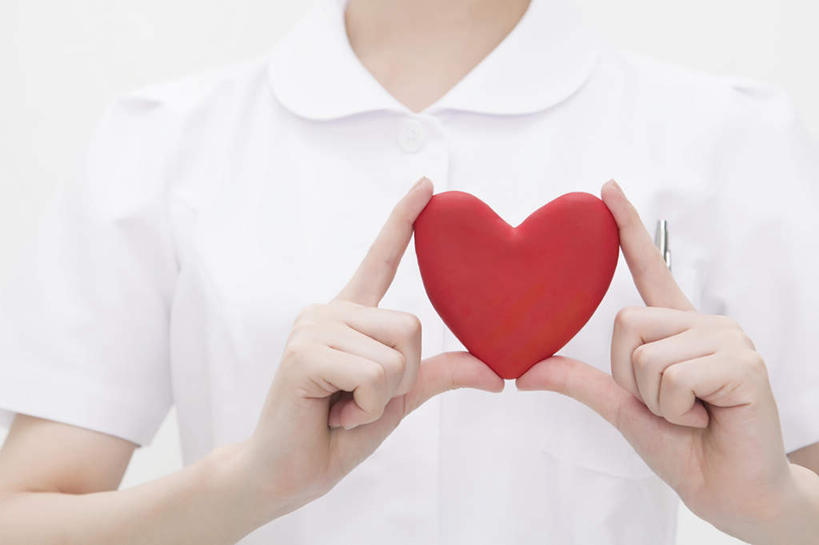 东方人,手,一个人,护士,站,捧,横图,室内,特写,白天,白色背景,正面,工作服,制服,爱情,亚洲,双手,仅一个年轻女性,仅一个女性,仅一个人,握,爱心,浪漫,黄种人,肩膀,白色,手势,站着,温暖,温馨,心形,手部,恩爱,握着,摄影,影棚,和睦,白衣天使,工作制服,年轻女性,女人,女性,亚洲人,心型,端,端着,捧着,手捧,站立,半身,彩图,影棚拍摄,工作套服,拍摄,融洽