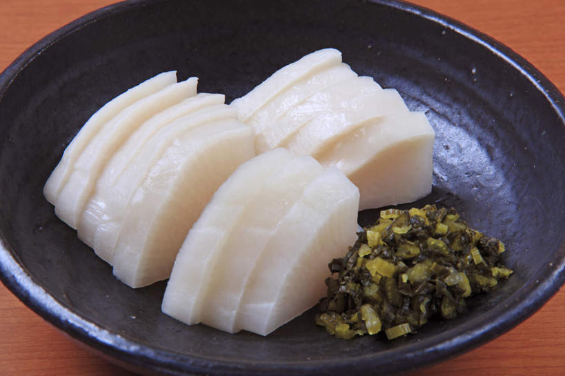 泡菜,无人,横图,俯视,室内,特写,白天,餐桌,桌面,桌子,蔬菜,托盘,一排,许多,切开,新鲜,整齐,食品,酱菜,咸菜,食物,腌制,排列,一个,切,芥菜,摄影,藤编,有机食品,绿色食品,影棚,单个,餐台,队列,剖面,切面,大头菜,腌制食品,盖菜,彩图,高角度拍摄,影棚拍摄,拍摄