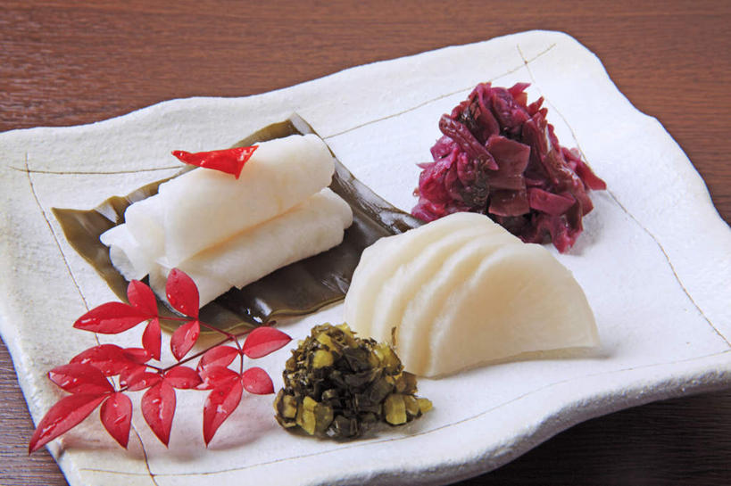 泡菜,无人,横图,俯视,室内,特写,白天,烹饪,餐桌,桌面,桌子,萝卜,胡萝卜,蔬菜,餐具,叶子,一堆,一排,堆叠,堆积,新鲜,整齐,碟子,盘,日本料理,料理,食品,绿叶,酱菜,咸菜,菜肴,美食,食物,腌制,排列,盘子,碟,日式料理,日式,嫩叶,摄影,佳肴,有机食品,绿色食品,影棚,餐台,堆,队列,腌制食品,叶,叶片,红萝卜,甘荀,彩图,高角度拍摄,影棚拍摄,拍摄