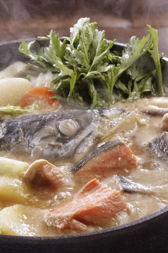 海鲜,三文鱼,无人,竖图,俯视,室内,特写,白天,烹饪,餐桌,桌面,桌子,鲑鱼,蔬菜,厨具,一条,新鲜,鱼,日本料理,料理,食品,火锅,水产,菜肴,美食,鱼类,海洋生物,食物,日式料理,日式,摄影,佳肴,有机食品,绿色食品,影棚,餐台,大马哈鱼,水生动物,海产品,水生物,海底动物,烹饪用具,炖菜,撒蒙鱼,萨门鱼,冰海之皇,鲑,马哈鱼,麻哈鱼,大麻哈鱼,暖锅,石狩锅,烹调用具,烹调,彩图,高角度拍摄,影棚拍摄,拍摄