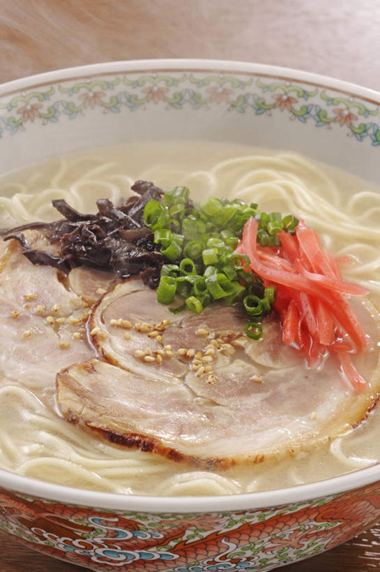 面食,面条,无人,竖图,俯视,室内,特写,白天,烹饪,餐桌,桌面,桌子,萝卜,胡萝卜,蔬菜,葱,青葱,面,肉,日本料理,料理,食品,叉烧,拉面,菜肴,美食,肉类,食物,日式料理,日式,摄影,佳肴,影棚,餐台,肉食,日本拉面,红萝卜,甘荀,彩图,高角度拍摄,影棚拍摄,拍摄