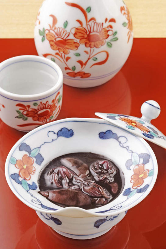 无人,竖图,俯视,室内,特写,白天,烹饪,餐桌,桌面,桌子,鱿鱼,餐具,调料,酱汁,日本料理,料理,食品,调味品,调味料,菜肴,美食,食物,碗,日式料理,日式,摄影,佳肴,影棚,餐台,进餐用具,烹调用具,柔鱼,枪乌贼,彩图,高角度拍摄,影棚拍摄,拍摄