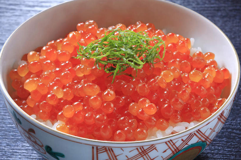 米饭,三文鱼,无人,横图,俯视,室内,特写,白天,烹饪,餐桌,桌面,桌子,鲑鱼,餐具,叶子,切碎,鱼卵,日本料理,料理,食品,绿叶,饭,鱼籽,菜肴,美食,食物,一个,碗,日式料理,日式,嫩叶,摄影,佳肴,影棚,单个,餐台,大马哈鱼,五谷,配菜,撒蒙鱼,萨门鱼,冰海之皇,鲑,马哈鱼,麻哈鱼,大麻哈鱼,叶,叶片,进餐用具,烹调用具,彩图,高角度拍摄,影棚拍摄,拍摄