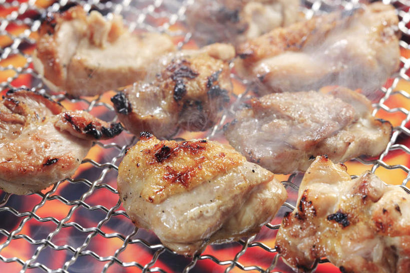 无人,横图,俯视,室内,特写,白天,烹饪,烧烤,餐桌,桌面,桌子,一排,许多,整齐,鸡肉,肉,日本料理,料理,食品,烤架,烤肉,菜肴,美食,肉类,食物,排列,日式料理,日式,铁架,烤鸡,摄影,佳肴,影棚,餐台,队列,肉食,彩图,高角度拍摄,影棚拍摄,拍摄