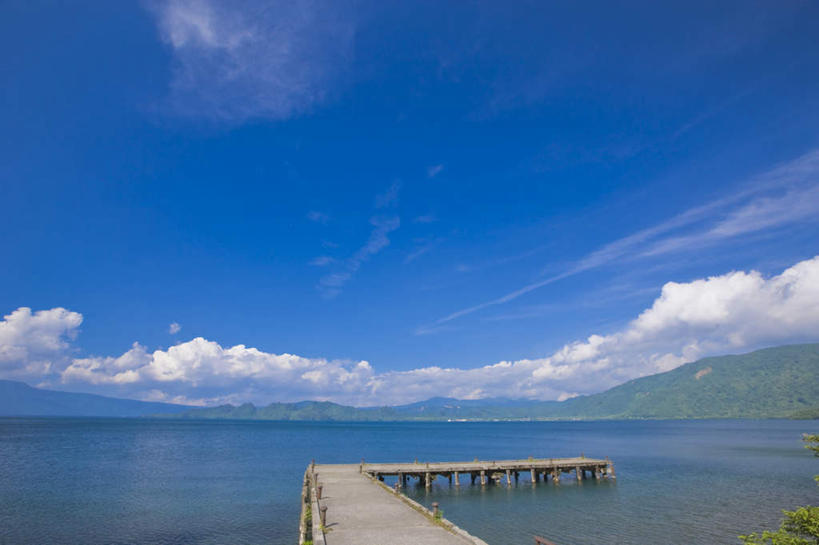 无人,公园,码头,横图,室外,白天,正面,旅游,度假,湖,湖泊,美景,山,山脉,水,秋田县,日本,亚洲,湖面,景观,山峰,水流,水面,云,云朵,山峦,云彩,娱乐,蓝色,白云,蓝天,天空,自然,湖水,群山,天,享受,休闲,景色,放松,晴朗,自然风光,东亚,本州,本州岛,日本国,秋田,岩手,岩手县,青森,青森县,东北地方,十和田湖,十和田八幡平国立公园,晴空,彩图,摆渡口,渡口,渡头