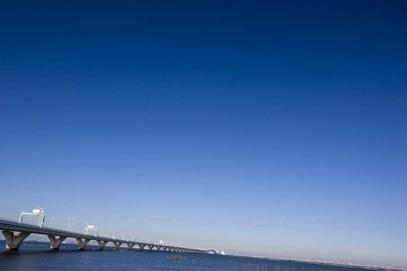 无人,横图,室外,白天,正面,旅游,度假,海浪,海洋,美景,大桥,立交桥,桥梁,日本,亚洲,景观,浪花,水平线,云,云朵,高架,斜拉桥,桥,海平线,千叶县,云彩,娱乐,蓝色,白云,蓝天,天空,自然,海水,天,享受,休闲,景色,放松,晴朗,自然风光,海景,东亚,本州,关东地方,本州岛,日本国,千叶,木更津,大海,风浪,海,海水的波动,近岸浪,涌浪,晴空,彩图