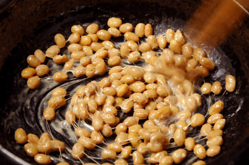 无人,横图,俯视,室内,特写,白天,植物,餐桌,桌面,桌子,豆,大豆,一堆,许多,堆叠,堆积,豆类,豆子,毛豆,搅拌,摄影,影棚,餐台,堆,纳豆,研磨,发酵,豆科,枝豆,搅动,黄豆,彩图,高角度拍摄,影棚拍摄,拍摄