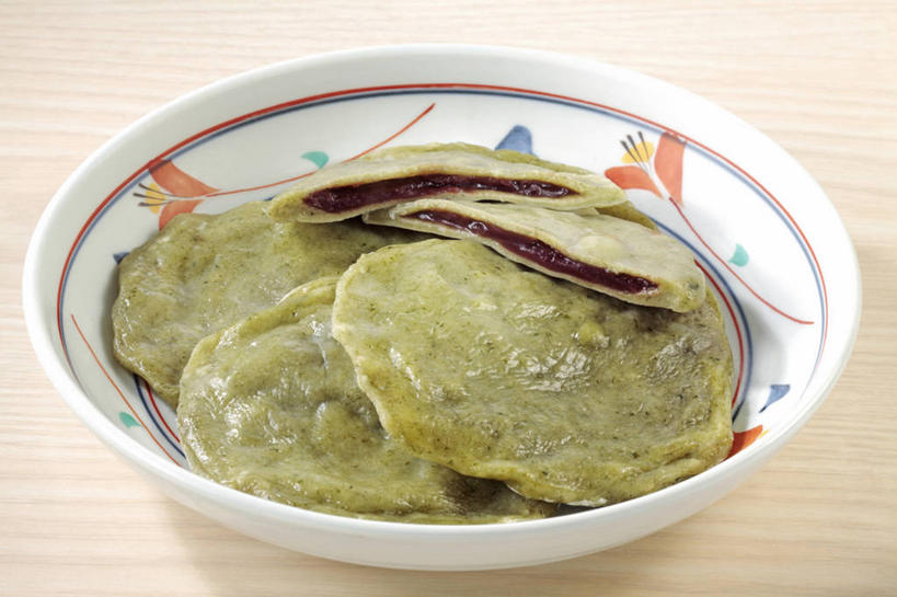 点心,无人,横图,俯视,室内,特写,白天,餐桌,桌子,阴影,节日,反射,影子,食品,甜点,甜品,文化,食物,糕点,绿色,甜食,摄影,影棚,餐台,纪念,祭祀,踏青,清明节,祭祖,扫墓,青团,青团子,清明,彩图,高角度拍摄,影棚拍摄,拍摄