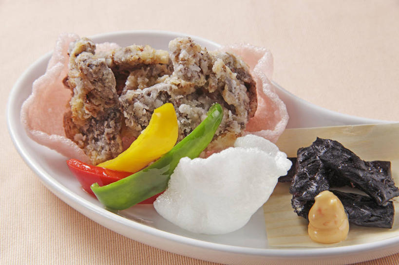 点心,无人,横图,俯视,室内,特写,白天,烹饪,餐桌,桌子,辣椒,蔬菜,餐具,阴影,新鲜,反射,碟子,盘,影子,肉,油炸,鱼肉,日本料理,料理,食品,菜肴,美食,肉类,食物,一个,盘子,碟,日式料理,零食,日式,摄影,佳肴,有机食品,绿色食品,影棚,单个,餐台,肉食,彩椒,垃圾食品,膨化食品,虾片,辣角,红海椒,大椒,辣虎,广椒,零嘴,甜椒,柿子椒,辣子,海椒,番椒,灯笼椒,彩图,高角度拍摄,影棚拍摄,拍摄