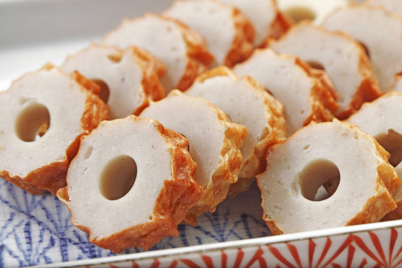 无人,横图,俯视,室内,特写,白天,烹饪,餐桌,桌子,一排,许多,切开,阴影,整齐,并列,并排,反射,影子,陶瓷,日本料理,料理,食品,陶瓷制品,很多,菜肴,美食,食物,排列,一个,容器,碗,日式料理,切,日式,摄影,佳肴,影棚,单个,餐台,储藏,储存,队列,平行,剖面,鱼竹轮,切面,鱼卷,彩图,高角度拍摄,影棚拍摄,拍摄,竹轮,贮存