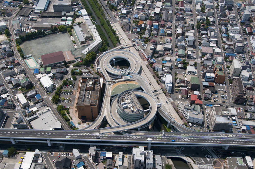 无人,家,横图,俯视,航拍,室外,白天,旅游,度假,美景,植物,城市风光,城市,道路,建筑,路,公路,爱知县,名古屋,日本,亚洲,房屋,屋子,景观,高架,公寓,分界线,停车线,交通,娱乐,建设,洋房,楼房,住宅,树,树木,绿色,自然,享受,休闲,景色,放松,生长,成长,车行道,车行道分界线,鸟瞰,标线,高架桥,东亚,车行线,高架道路,跨线桥,本州,本州岛,日本国,中部地方,爱知,县厅,名古屋市,彩图,高角度拍摄,房子