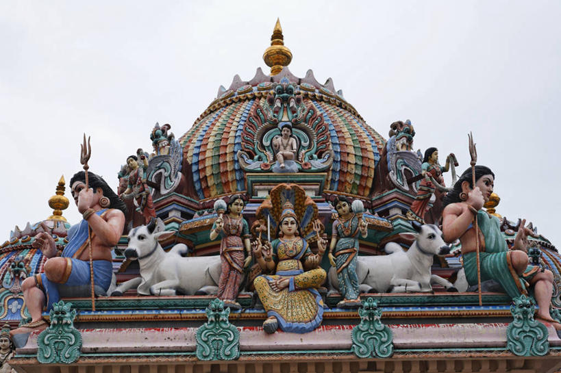 无人,寺庙,横图,室外,白天,仰视,旅游,度假,名胜古迹,标志建筑,地标,建筑,雕塑,新加坡,亚洲,许多,节日,遗迹,艺术,装饰,雕刻,雕像,屋顶,乌云,云,阴天,云朵,很多,燃烧,云彩,顶棚,古迹,文化,文物,娱乐,建设,古建筑,天空,香火,工艺品,庙宇,天,祈祷,享受,休闲,健康,旅游胜地,放松,许愿,宗教,东南亚,信仰,纪念,祈求,美术,昏暗,阴沉,主题,陈列,古文明,功能,美学,新加坡共和国,维拉玛卡里雅曼兴都庙,平安,彩图,低角度拍摄,庙,寺,小印度,狮城,新加坡东南区,星岛,星洲