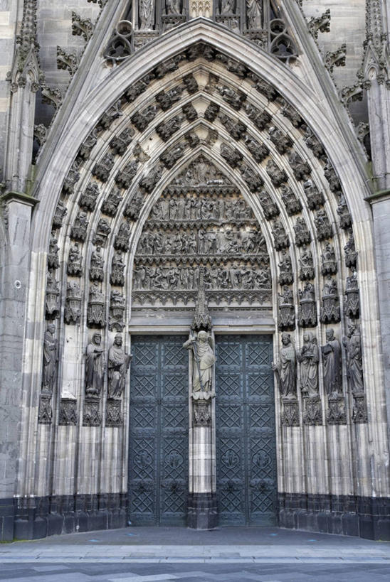 无人,教堂,竖图,室外,白天,正面,旅游,度假,名胜古迹,标志建筑,地标,建筑,雕塑,德国,欧洲,阴影,节日,遗迹,艺术,装饰,光线,雕刻,雕像,影子,墙,古迹,文化,文物,娱乐,建设,古建筑,墙壁,墙面,阳光,工艺品,祈祷,享受,休闲,健康,旅游胜地,放松,许愿,宗教,信仰,纪念,祈求,美术,西欧,主题,陈列,信念,古文明,德意志联邦共和国,首府,功能,美学,科隆大教堂,科隆,北威州,北莱茵.威斯特法伦州,平安,彩图,大教堂,礼拜堂,主教座堂,科隆行政区,科隆主教座堂