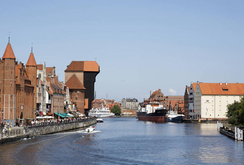 无人,家,横图,室外,白天,正面,度假,河流,美景,水,城市风光,城市,轮船,船,欧洲,波兰,阴影,光线,影子,房屋,屋子,河水,景观,水流,公寓,娱乐,洋房,楼房,住宅,蓝色,蓝天,天空,阳光,交通工具,天,享受,休闲,景色,放松,晴朗,载具,中欧,万里无云,省会,波兰共和国,格但斯克,波美拉尼亚,波美拉尼亚省,晴空,晴空万里,彩图,房子