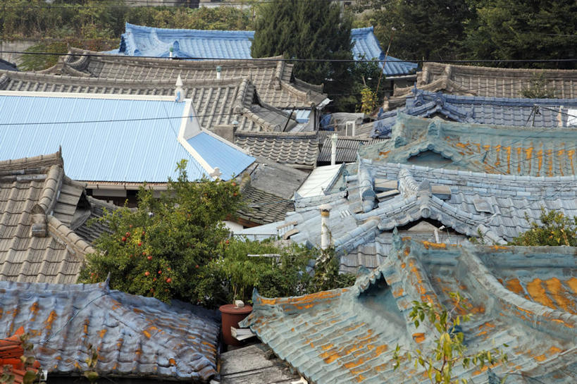 无人,家,横图,室外,白天,正面,旅游,度假,美景,城市风光,城市,建筑,朝鲜,韩国,亚洲,电力,电线,电线杆,瓦片,线,房屋,屋顶,屋子,景观,公寓,建筑群,电能,线路,顶棚,瓦,娱乐,建设,洋房,楼房,住宅,享受,休闲,景色,放松,建造,电,电源,能量,东亚,屋瓦,大韩民国,朝鲜半岛,朝鲜民主主义人民共和国,韩半岛,彩图,房子