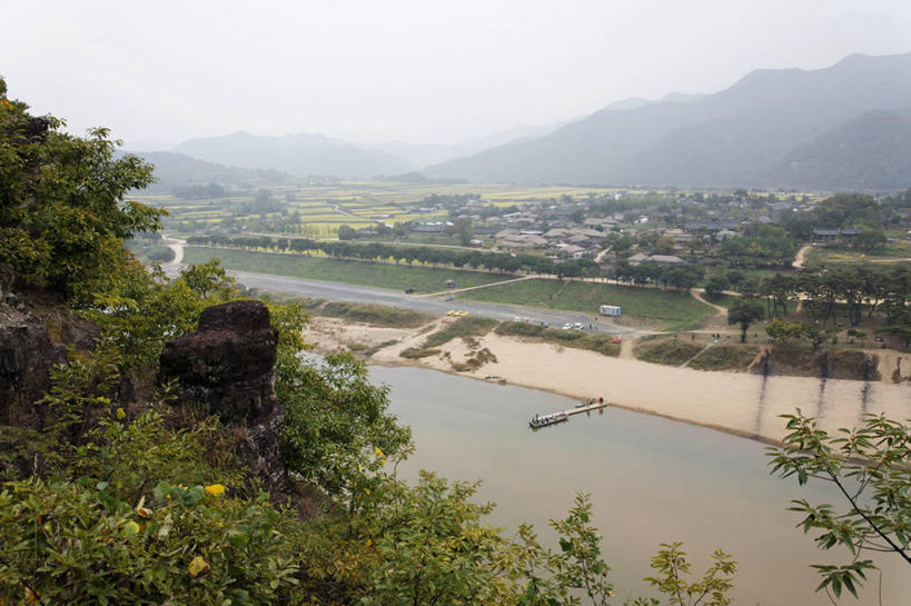 无人,家,横图,室外,白天,正面,旅游,度假,草地,草坪,河流,美景,山,山脉,树林,水,植物,安东,韩国,亚洲,阴影,光线,影子,房屋,屋子,河水,景观,山峰,水流,山峦,娱乐,楼房,住宅,草,树,树木,绿色,天空,阳光,自然,群山,天,享受,休闲,景色,放松,生长,成长,自然风光,东亚,大韩民国,庆尚北道,安东市,彩图,房子,安东河回村,河回村,道