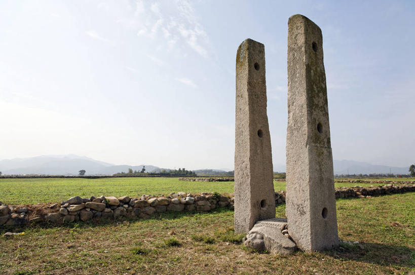 无人,横图,室外,白天,正面,旅游,度假,草地,草坪,石头,名胜古迹,树林,植物,标志建筑,地标,建筑,庆州,韩国,亚洲,阴影,遗迹,光线,石子,影子,柱子,云,云朵,云彩,古迹,文物,娱乐,建设,古建筑,草,树,树木,蓝色,绿色,白云,蓝天,天空,阳光,自然,天,享受,休闲,旅游胜地,放松,生长,晴朗,成长,古文明,东亚,大韩民国,庆尚北道,庆州市,石块,晴空,彩图,皇龙寺,皇龙寺址,道