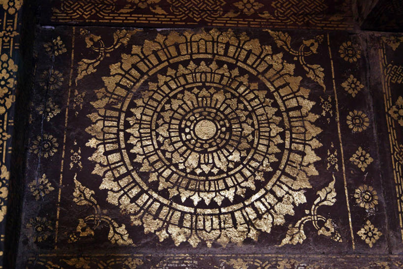 无人,寺庙,横图,室内,白天,正面,旅游,度假,绘画,名胜古迹,标志建筑,地标,建筑,老挝,亚洲,节日,遗迹,艺术,装饰,墙,燃烧,古迹,文化,文物,娱乐,建设,古建筑,壁画,墙壁,墙面,香火,庙宇,祈祷,享受,休闲,健康,旅游胜地,放松,许愿,宗教,东南亚,信仰,纪念,华丽,修饰,祈求,点缀,古文明,衬托,美观,雅致,雅观,老挝人民民主共和国,琅勃拉邦省,香通寺,平安,画画,彩图,庙,寺