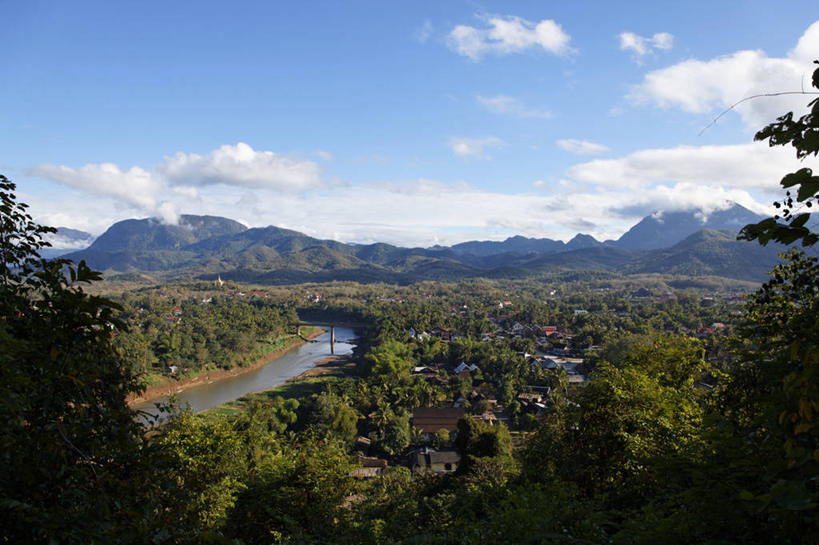无人,家,横图,俯视,室外,白天,旅游,度假,河流,美景,森林,山,山脉,树林,水,植物,老挝,亚洲,阴影,光线,影子,房屋,屋子,河水,景观,山峰,水流,云,云朵,山峦,云彩,娱乐,楼房,住宅,树,树木,蓝色,绿色,白云,蓝天,天空,阳光,自然,群山,天,享受,休闲,景色,放松,东南亚,生长,晴朗,成长,自然风光,湄公河,老挝人民民主共和国,晴空,彩图,高角度拍摄,房子,上寮,南康河