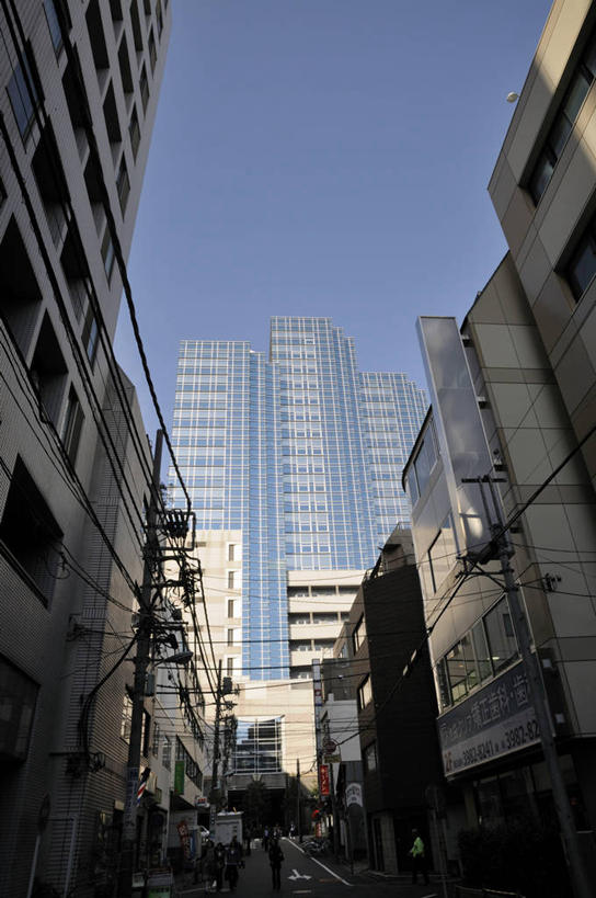 无人,家,高楼大厦,竖图,室外,白天,仰视,度假,美景,城市风光,城市,大厦,建筑,摩天大楼,东京,日本,亚洲,阴影,光线,影子,房屋,屋子,景观,公寓,娱乐,洋房,楼房,住宅,蓝色,蓝天,天空,阳光,天,享受,休闲,景色,放松,晴朗,东亚,本州,万里无云,关东地方,本州岛,日本国,东京都,池袋,丰岛区,晴空,晴空万里,彩图,低角度拍摄,房子,大楼,高层建筑,高楼,摩天楼