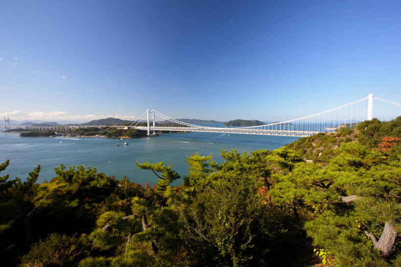 无人,横图,室外,白天,正面,旅游,度假,海浪,海洋,美景,森林,树林,植物,标志建筑,大桥,地标,建筑,立交桥,桥梁,日本,亚洲,阴影,光线,影子,景观,浪花,高架,斜拉桥,桥,娱乐,建设,树,树木,蓝色,绿色,蓝天,天空,阳光,自然,海水,天,享受,休闲,旅游胜地,景色,放松,生长,晴朗,成长,自然风光,海景,东亚,本州,万里无云,本州岛,日本国,濑户大桥,中国地方,冈山,冈山县,仓敷,仓敷市,大海,风浪,海,海水的波动,近岸浪,涌浪,晴空,晴空万里,彩图