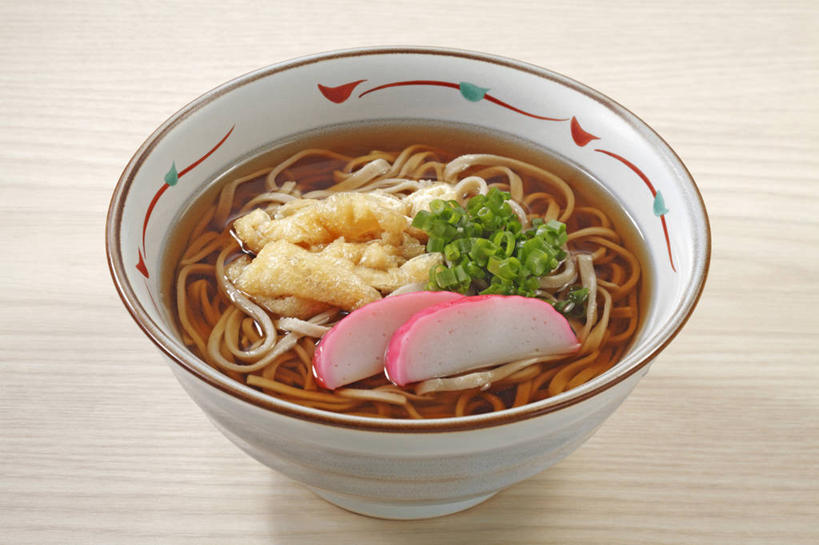 面食,面条,豆腐,无人,横图,俯视,室内,特写,白天,烹饪,餐桌,桌子,蔬菜,阴影,新鲜,反射,影子,陶瓷,葱,青葱,面,肉,鱼肉,日本料理,料理,食品,陶瓷制品,拉面,菜肴,美食,肉类,食物,容器,碗,日式料理,日式,摄影,荞麦面,佳肴,有机食品,绿色食品,影棚,餐台,储藏,豆制品,储存,鱼饼,彩图,高角度拍摄,影棚拍摄,拍摄,贮存