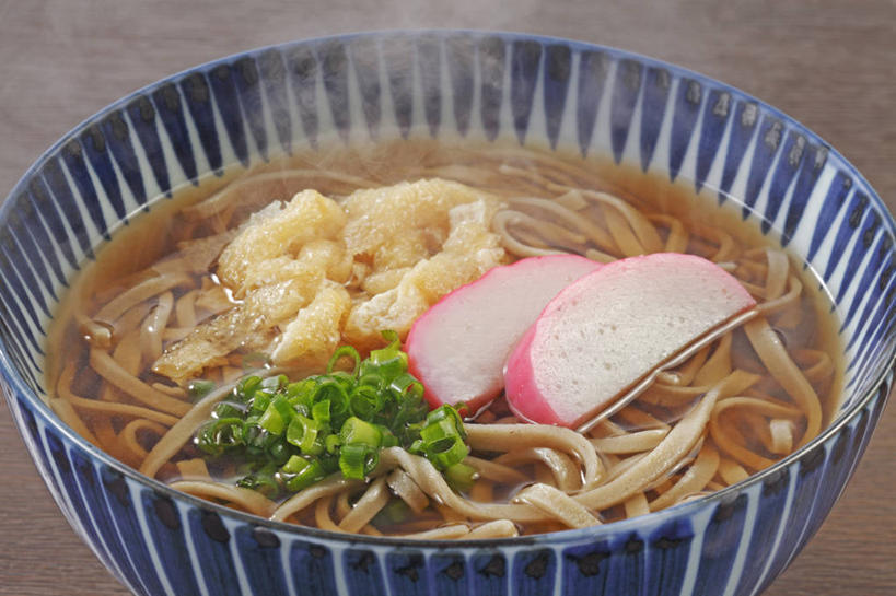 面食,面条,豆腐,无人,横图,俯视,室内,特写,白天,烹饪,雾,餐桌,桌子,蔬菜,阴影,沸腾,朦胧,模糊,新鲜,反射,蒸汽,影子,陶瓷,葱,青葱,面,肉,鱼肉,日本料理,料理,食品,陶瓷制品,水蒸气,雾气,拉面,菜肴,美食,肉类,食物,容器,碗,日式料理,日式,摄影,荞麦面,佳肴,有机食品,绿色食品,影棚,餐台,储藏,气体,豆制品,储存,蒸发,鱼饼,彩图,高角度拍摄,影棚拍摄,拍摄,贮存