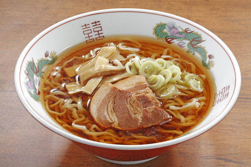 面食,面条,无人,横图,俯视,室内,特写,白天,烹饪,餐桌,桌子,阴影,反射,影子,陶瓷,面,肉,日本料理,料理,食品,陶瓷制品,拉面,猪肉,菜肴,美食,肉类,食物,一个,容器,碗,日式料理,日式,摄影,佳肴,影棚,单个,餐台,储藏,储存,肉食,豚肉,日本拉面,彩图,高角度拍摄,影棚拍摄,拍摄,贮存