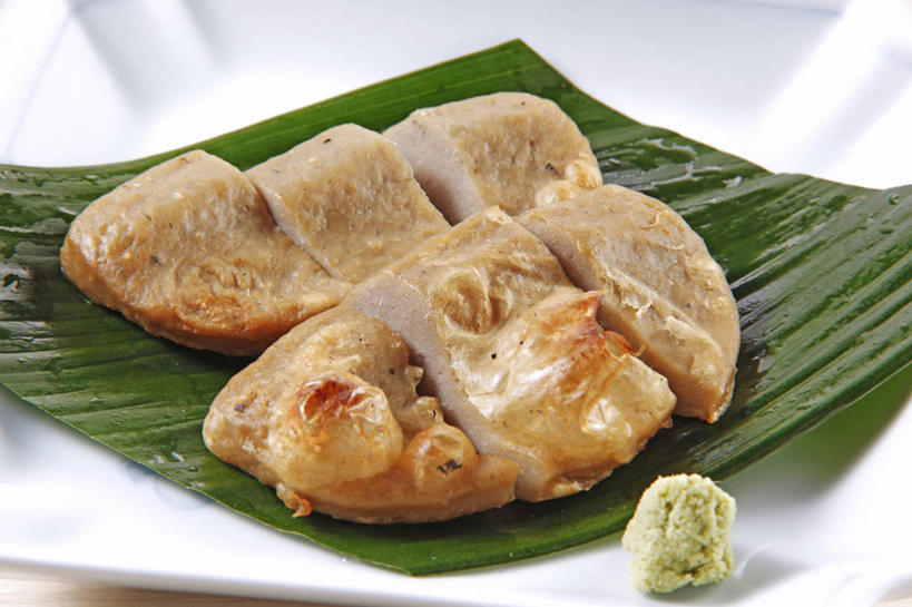 芥末,无人,横图,俯视,室内,特写,白天,餐桌,桌子,叶子,一排,切开,阴影,整齐,并列,并排,反射,影子,陶瓷,调料,酱料,酱汁,肉,鱼肉,佐料,绿叶,陶瓷制品,调味品,调味料,酱,肉类,排列,一个,容器,碗,切,嫩叶,单个,餐台,储藏,储存,队列,平行,剖面,肉食,切面,芥末酱,叶,叶片,彩图,高角度拍摄,芥辣,芥辣酱,青芥末酱,日式青芥末酱,贮存