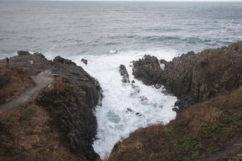 无人,横图,俯视,室外,白天,旅游,度假,海浪,海洋,石头,美景,沙滩,山,山脉,日本,亚洲,阴影,光线,沙子,石子,影子,海岸,景观,浪花,山顶,山峰,沙地,山峦,娱乐,阳光,自然,海水,群山,享受,休闲,景色,放松,自然风光,海景,东亚,沉积岩,本州,本州岛,日本国,中部地方,福井,福井县,颠峰,极峰,东寻坊,水成岩,大海,风浪,海,海水的波动,海滩,近岸浪,石块,岩石,涌浪,彩图,高角度拍摄,坂井市